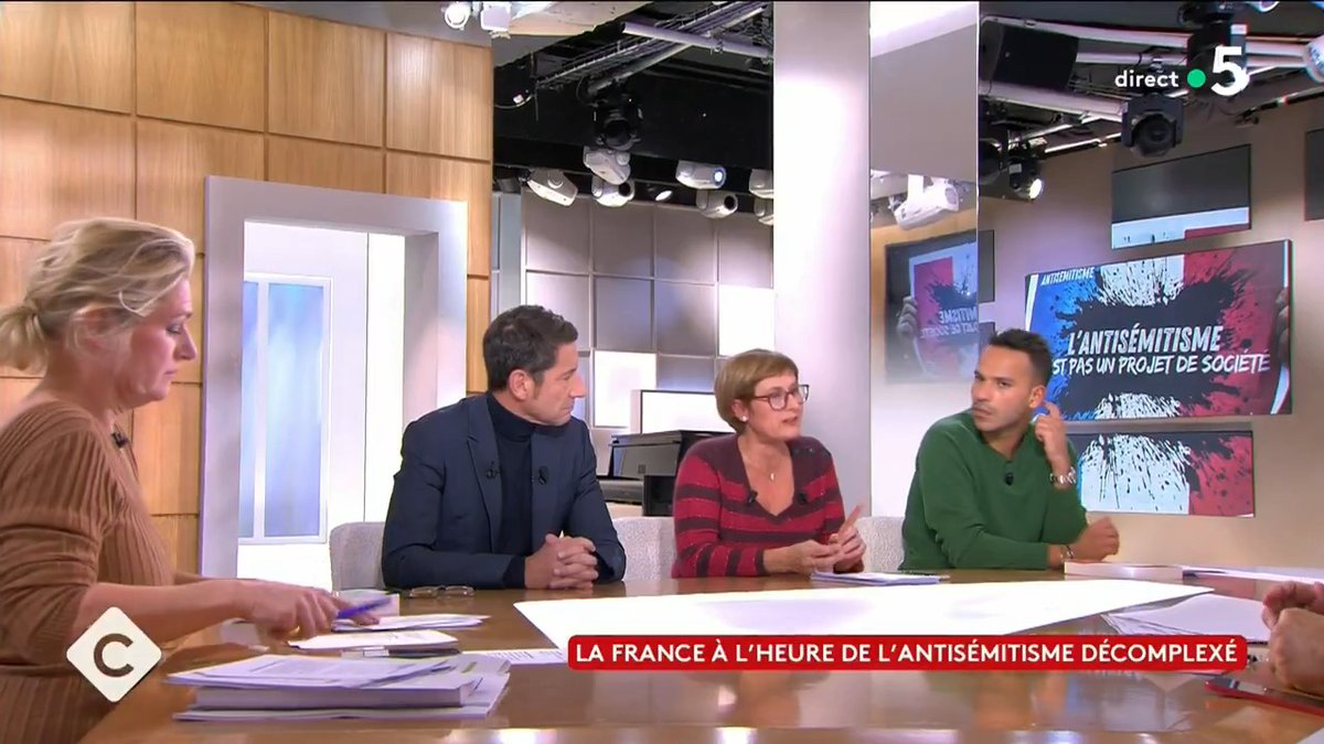 "Ce qui nous frappe, c'est l'évolution de l'antisémitisme depuis le 7 octobre. Il ne se cache plus, il est revendiqué. Aujourd'hui, la parole publique anti-juive, à la tête des partis, c'est quand même LFI qui la porte." Géraldine Woessner dans #CàVous