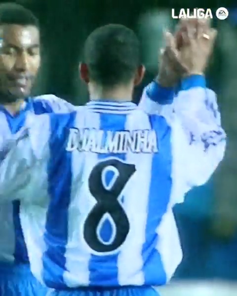 🎩 Invente maestro... invente. 🅰💙🔙 #TalDíaComoHoy en 1⃣9⃣9⃣9⃣, Djalminha se sacaba de la chistera esta asistencia para el RC Deportivo en #LALIGAEASPORTS. #LALIGAHistory