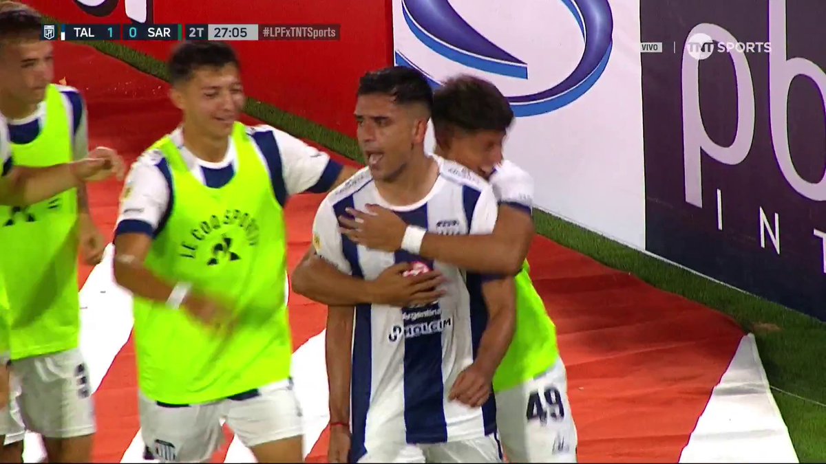 Juan Portillo, otra vez. Puede jugar de 2, de 6, de 4, de 3, de 5. El mejor de Talleres hace rato. Hoy gambetando, desbordando y tirando un centro de zurda para la asistencia y el 1-0. 24 años, interesantísimo jugador. 🌟🇦🇷