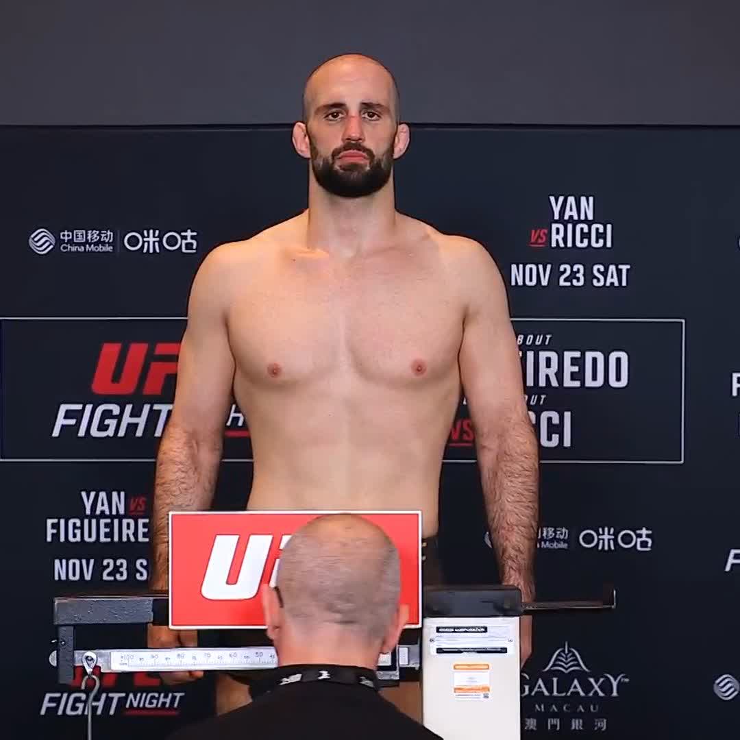 Coming for his 3rd straight victory 😤 @Volkan_Oezdemir weighs in at 206 pounds! [ Live SATURDAY on ESPN+ | 6amET/3amPT ]