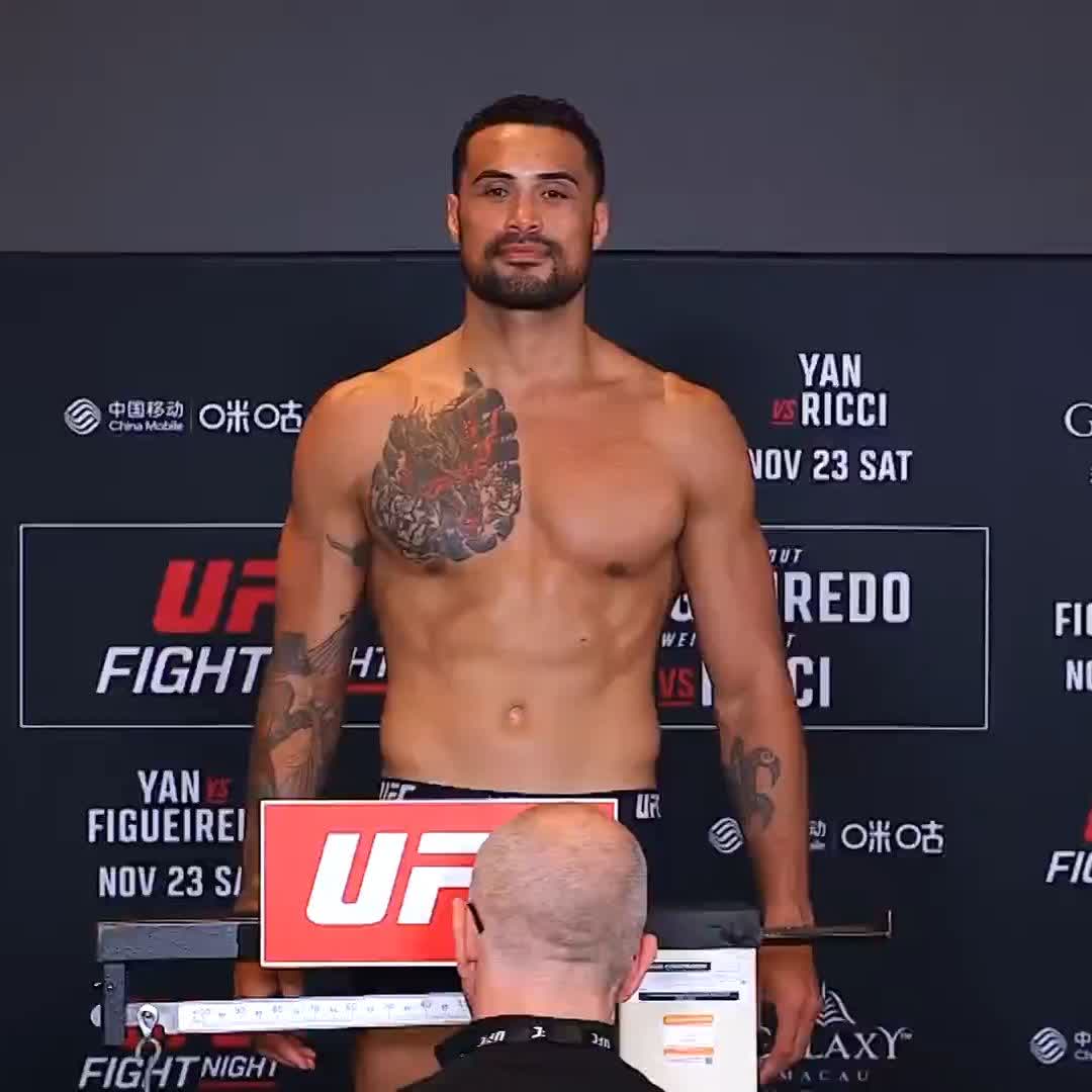 Black Jag hits the scale at 205.5 pounds ⚖️ Carlos Ulberg looks to grab his 6th straight finish on Saturday! [ Live SATURDAY on ESPN+ | 6amET/3amPT ]