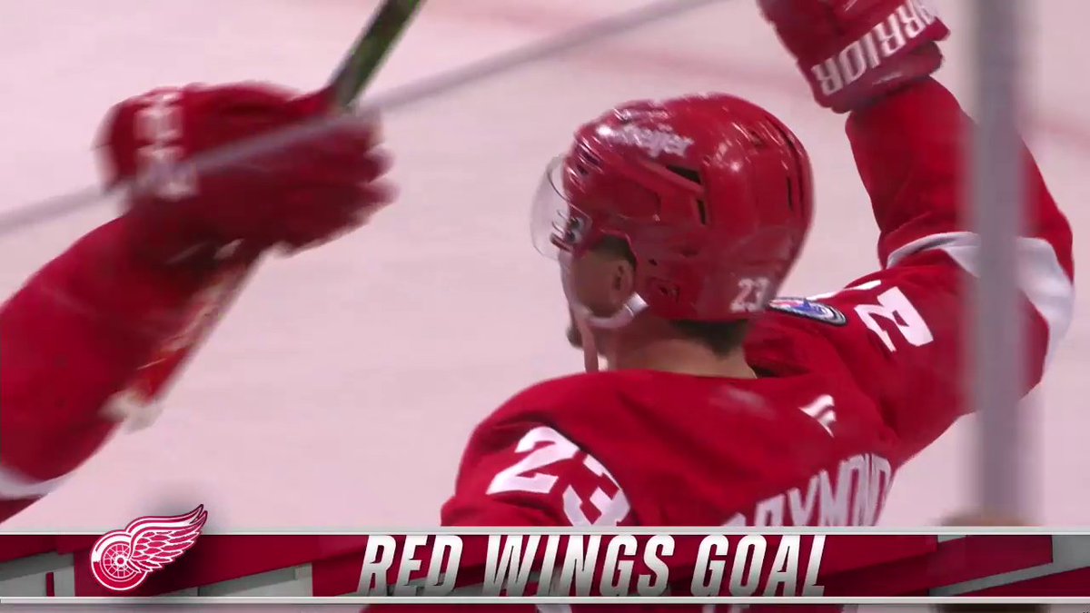 LUCAS RAYMOND 😱 He scores with under a minute left to give the Detroit Red Wings the lead late!