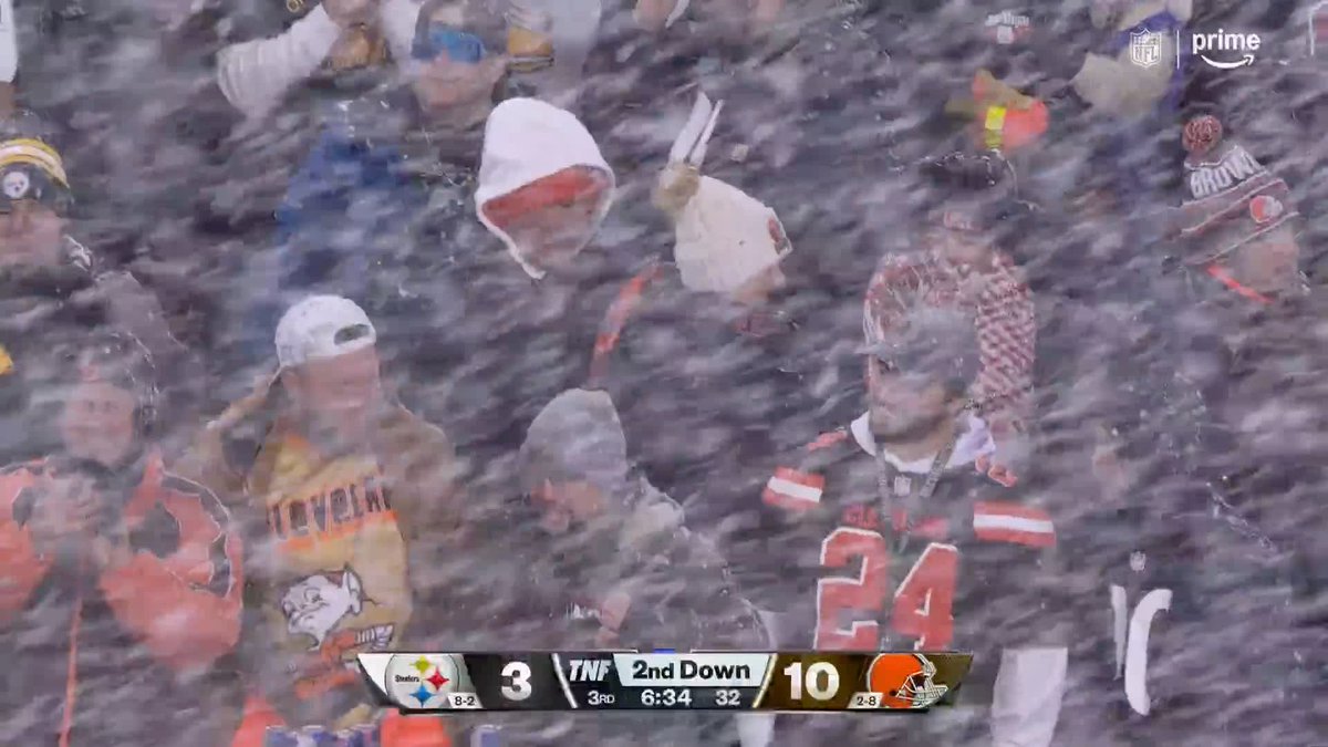 SNOW FOOTBALL
