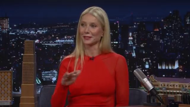.Gwyneth Paltrow explains the viral photos of her kissing Timothée Chalamet 😭 #FallonTonight