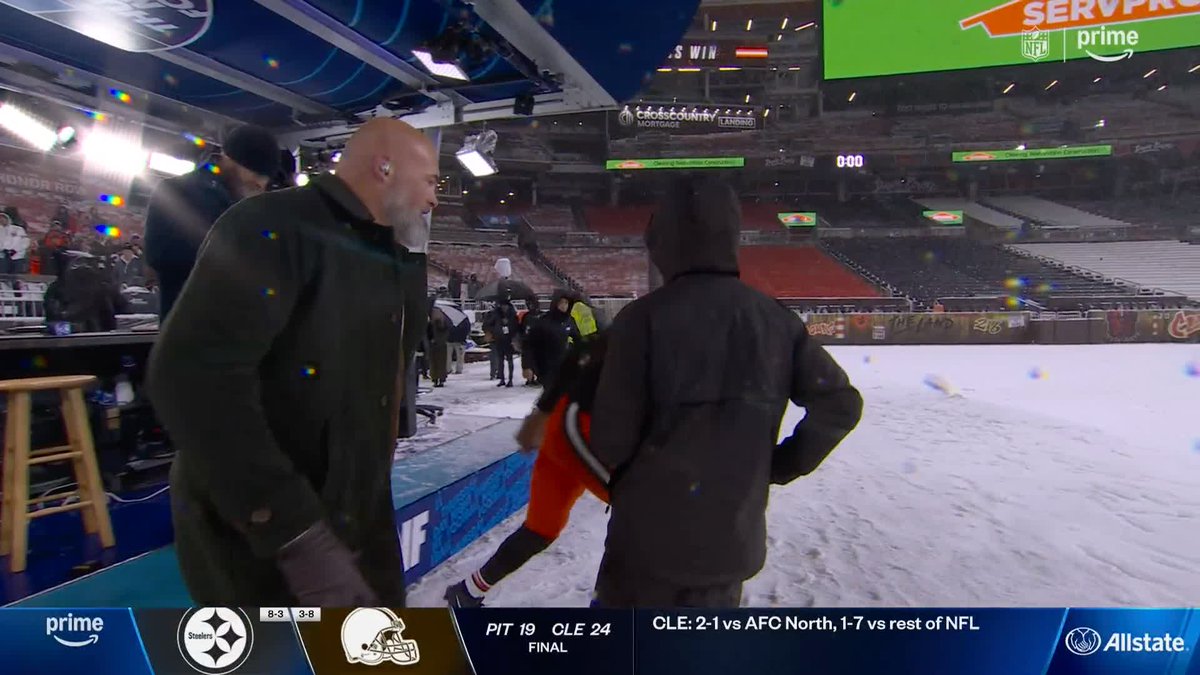 Jameis Winston has the whole TNF crew making snow angels in celebration of a Browns victory. Truly 1 of 1. 😂