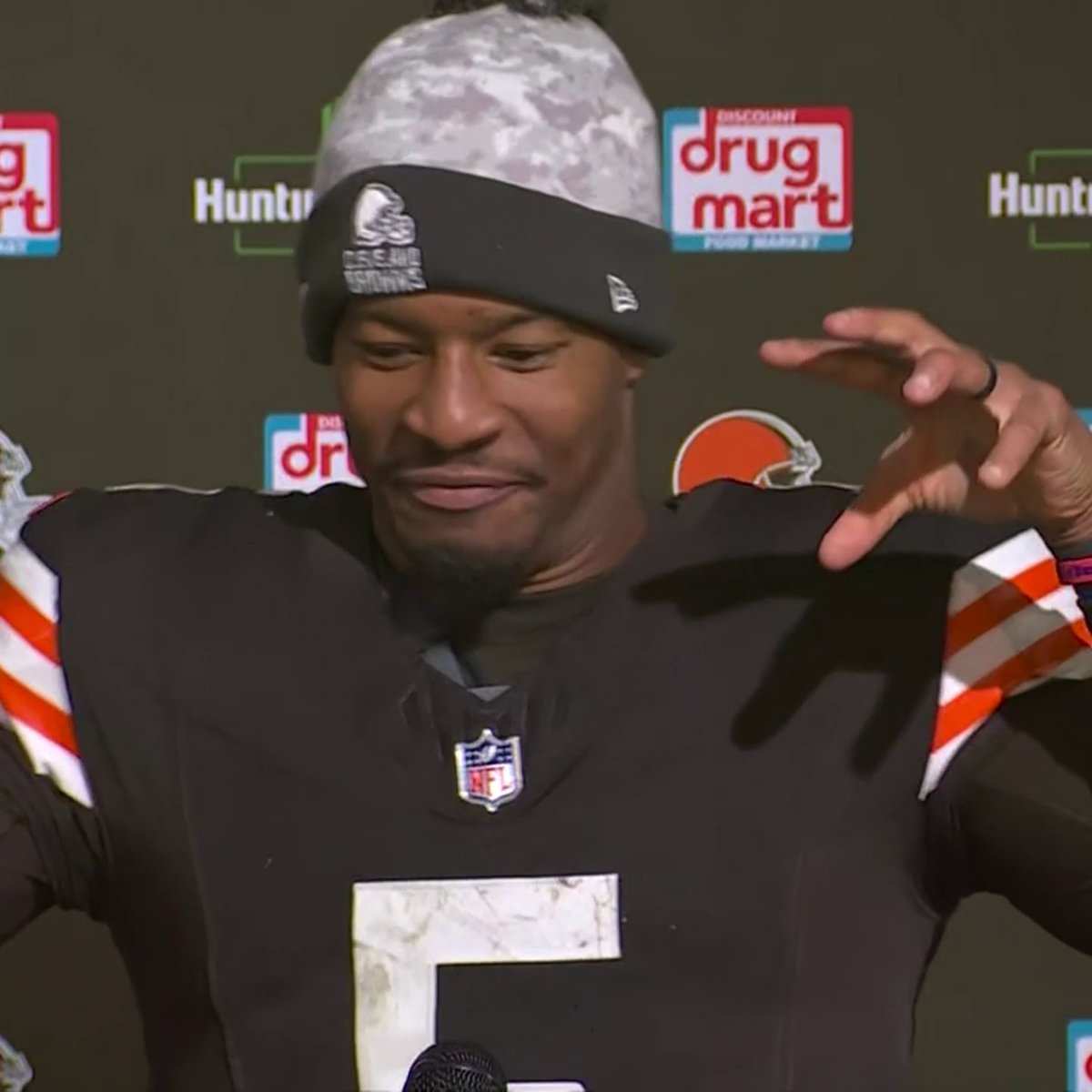Jameis Winston described playing in the snow vs. the Steelers 🤣
