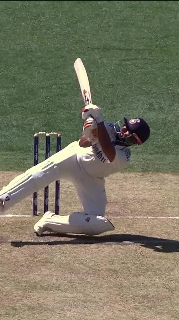 IMAGINE PLAYING THIS SHOT WHEN YOUR TEAM IS 108/6. 🥶 - Rishabh Pant, a crazy six Vs Cummins.