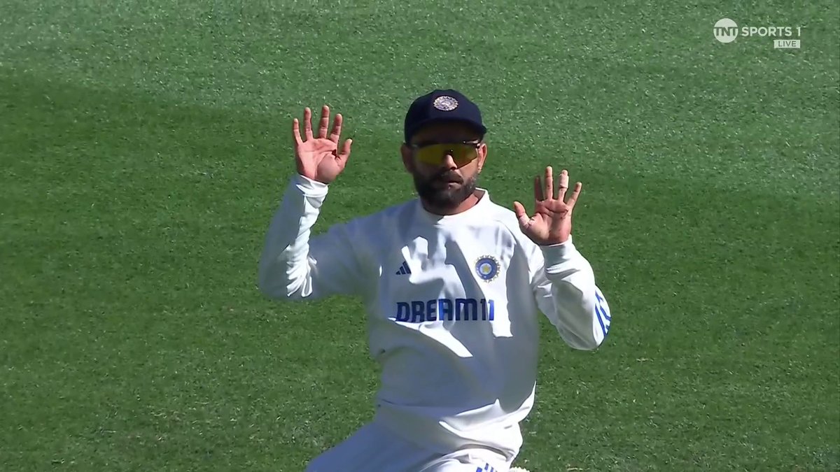 What an extraordinary drop from Virat Kohli 😮 📺 TNT Sports &amp; discovery+ UK