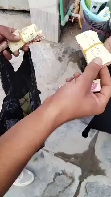 بالسماوة موظف بالتعداد السكاني شاف بيت بيه بس نساء ثنين وكبار بالعمر ومريضات ، نشر منشور بالفيس عن حالتهن خلال ساعات جمعت الناس هذا المبلغ بالاضافة الى مواد اخرى #التعداد_السكاني
