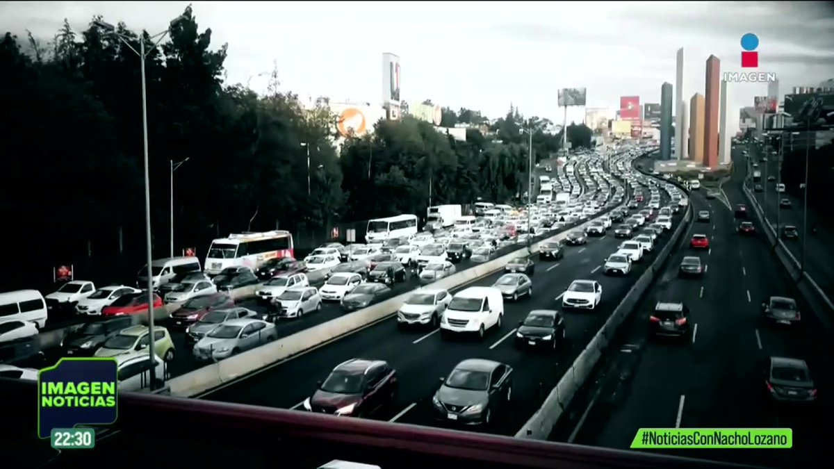 Cientos de autos quedaron varados sobre la autopista México-Querétaro más de 20 horas. Un choque múltiple entre camiones de carga provocó un derrame de químicos. Así se vieron las filas de autos de hasta 10 kilómetros: