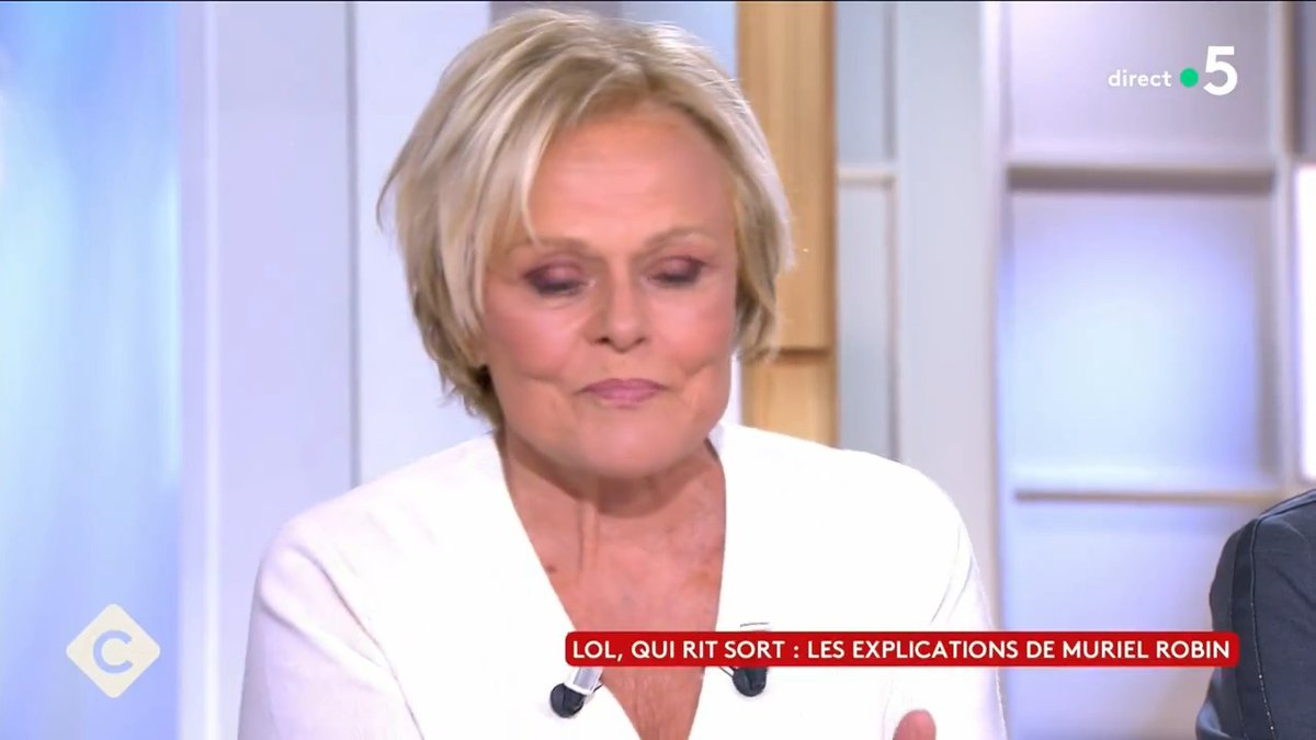 "Ce qui est dit est faux. Je n'ai jamais pété les plombs, j'ai pleuré suite à une phrase qui a été dite. Je voulais sortir car je sentais que j'allais éclater en sanglots et je voulais le faire ailleurs." LOL : qui rit, sort ! : les explications de @MurielRobinCOM dans #CàVous