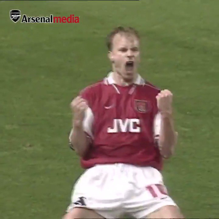 Arsenal vs Spurs in 1996. That Bergkamp goal 🤌