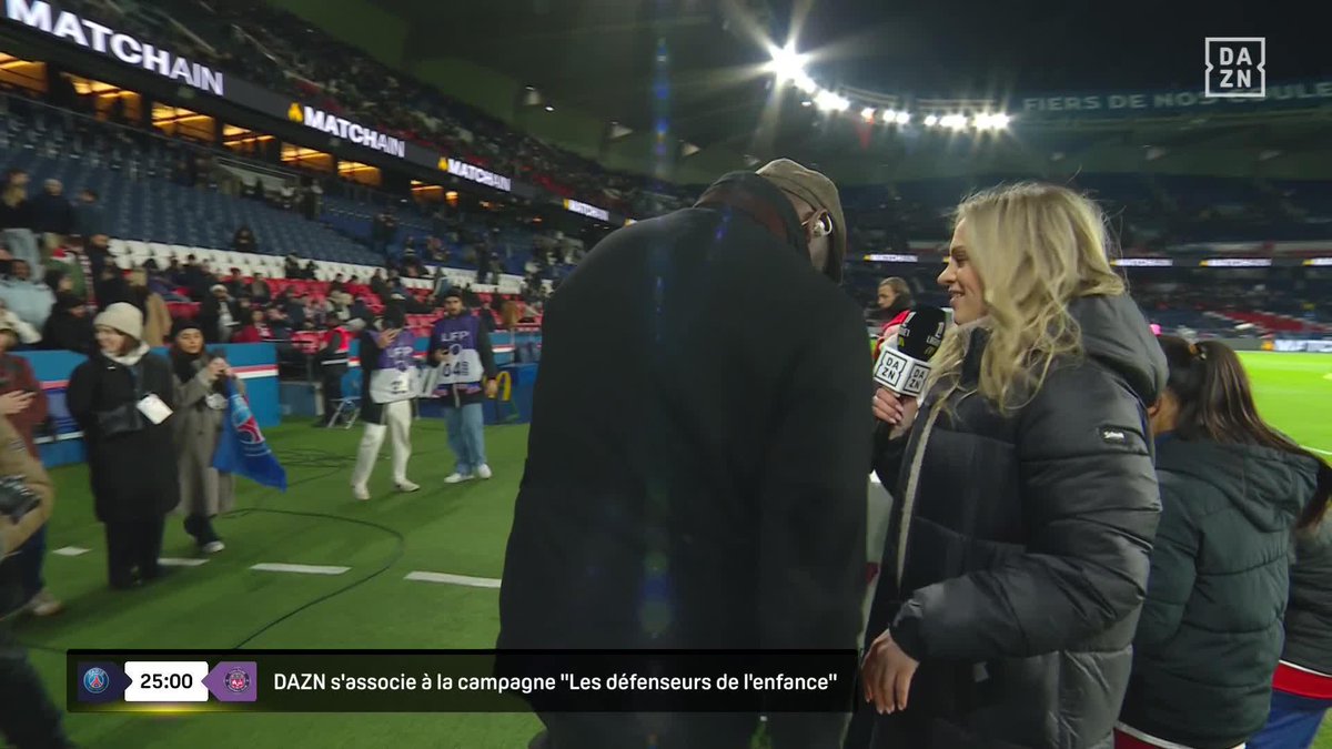 Le rappeur "La Hasba 22" a chanté sa musique sur Bradley Barcola en direct de DAZN France. 😁🎤