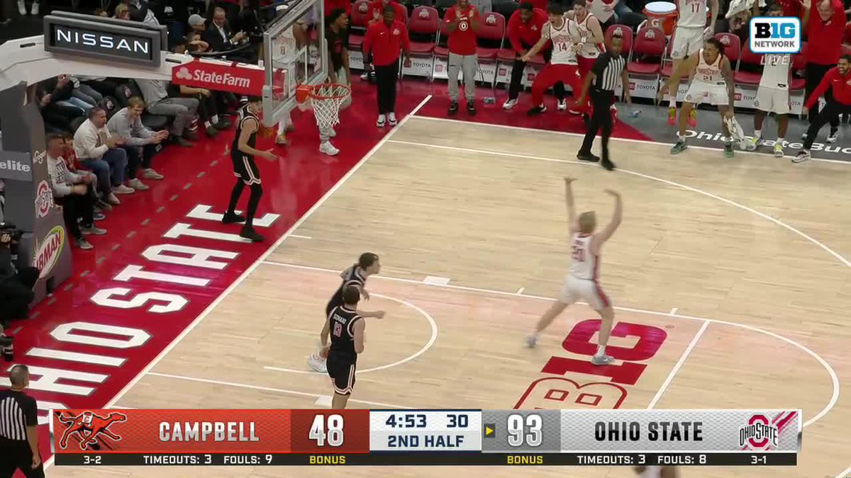 "IT'S A FRESHMAN ALLEY-OOP!" 🗣️ Meechie Johnson lobs this one to freshman Colin White for an Ohio State Hoops slam 😤 #B1GMBBall on Big Ten Network 📺