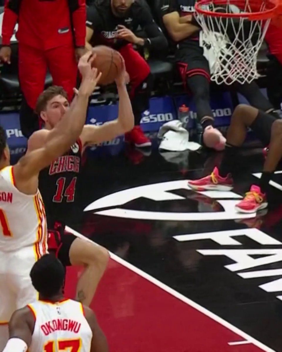 The hang time from Matas Buzelis 🔥 Announcer called him Buzi Vert 😂