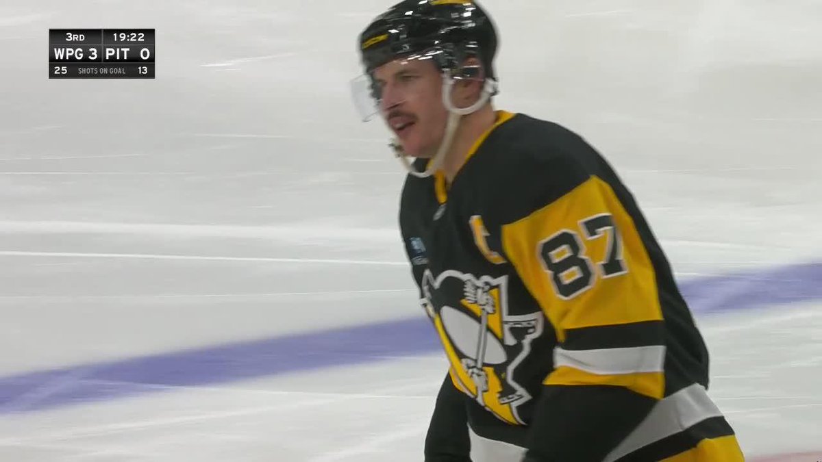 SIDNEY CROSBY AND KYLE CONNOR DROP THE GLOVES AND GO AT IT 😳