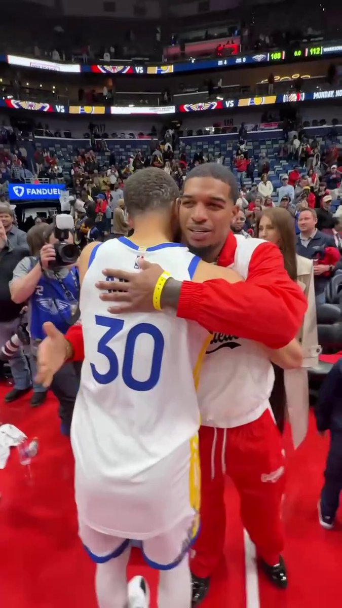 Steph Curry x Ja'Marr Chase 🤝 Legendary linkup after the Warriors take down the Pels 🔥
