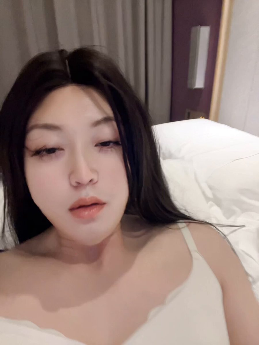 💓少女发情夜be like： 完整版25分钟，想要的私信联系我🥰 （开头用的是少女液，只推一点点，千万不能推多，用了会全身发软，就像女生高潮一样，一直呻吟叫床……🙈 嘴里止不住念叨着想要男人想要男人喜欢男人🥹🥹🥹 配合rush一起用的话会升天，2分钟起反应，10分钟达到高潮❤️‍🔥，持续40分钟，根本不用闻r😭😭后面高潮了浑身没劲，只想抱着男人被干死🥵🥵 求哥哥姐姐们多多点赞评论转发哦～ #深圳ts #深圳cd #深圳男同 #男娘 #gay0 #广州ts #北京ts #上海ts #南京ts #杭州ts #成都ts #武汉ts #沈阳ts #长沙ts #郑州ts #西安ts #厦门ts #深圳0 #深圳伪娘 #深圳人妖 #伪娘 #人妖 #女装大佬 #娘炮 #母0 #男娘 #雌堕 #男同性恋 #4i #sissy #tgirl #trans #transexual #Chineseladyboy #crossdress #femboy