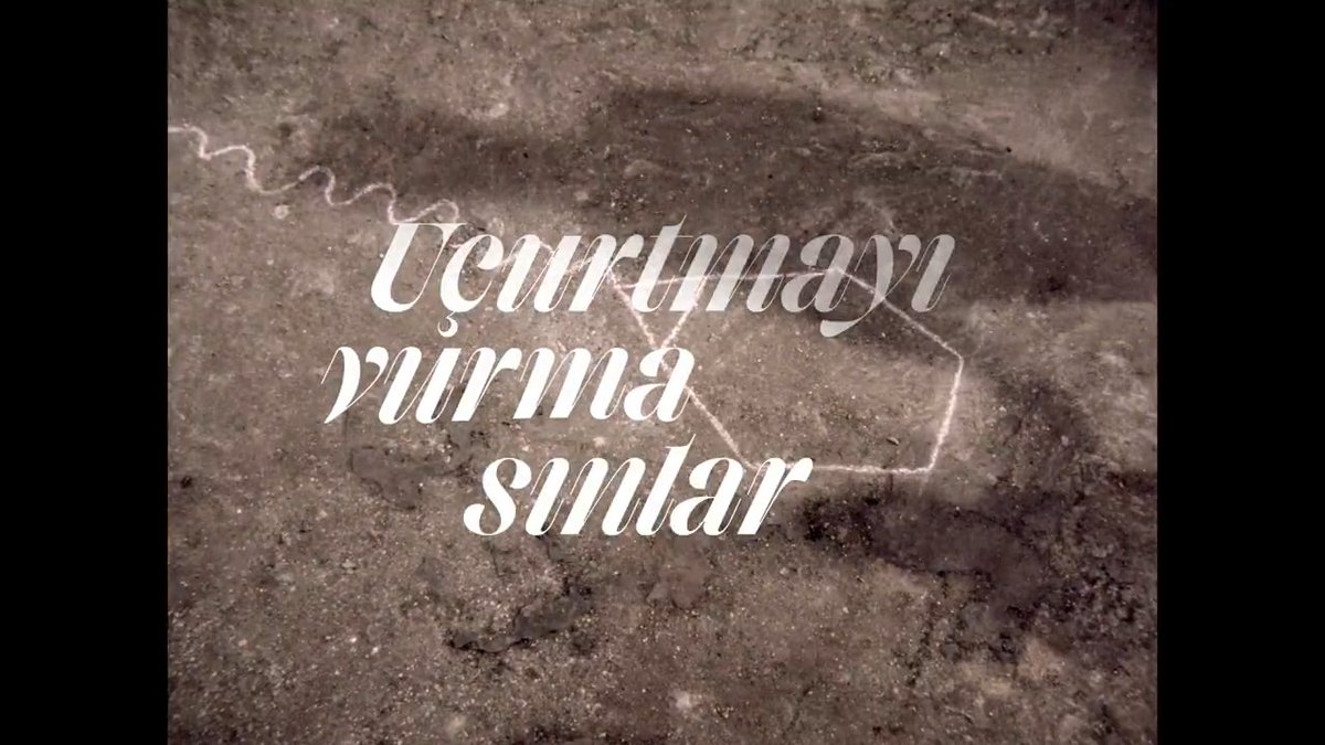 “Neden orada olduklarını bilenler de bilmeyenler de sevdiler Barış’ı.” Sinema tarihimizin en büyülü filmlerinden UÇURTMAYI VURMASINLAR, 4K kalitesinde restore edilmiş yeni sunumuyla şimdi sadece MUBI’de.