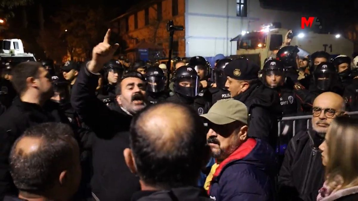 Dersim onurdur. Dersim halkı, darbeye ve belediyesinin işgaline karşı iradesine sahip çıkıyor.