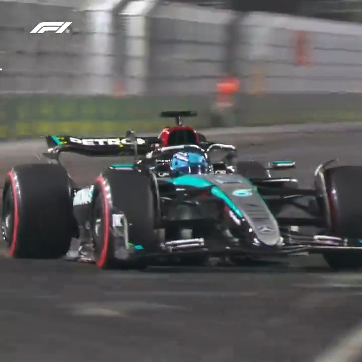 Smart thinking and rapid driving from George Russell 👏 The Mercedes driver left it to the last minute to grab pole! 💪 #F1 #LasVegasGP