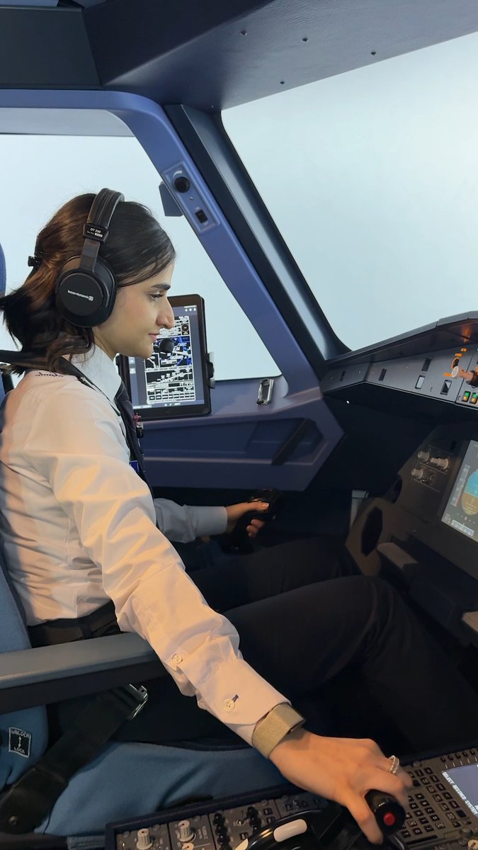 Ever wondered how our pilots navigate through the thick winter fog? Here's how. #goIndiGo #WinterIsHere *This was shot in a flight simulator