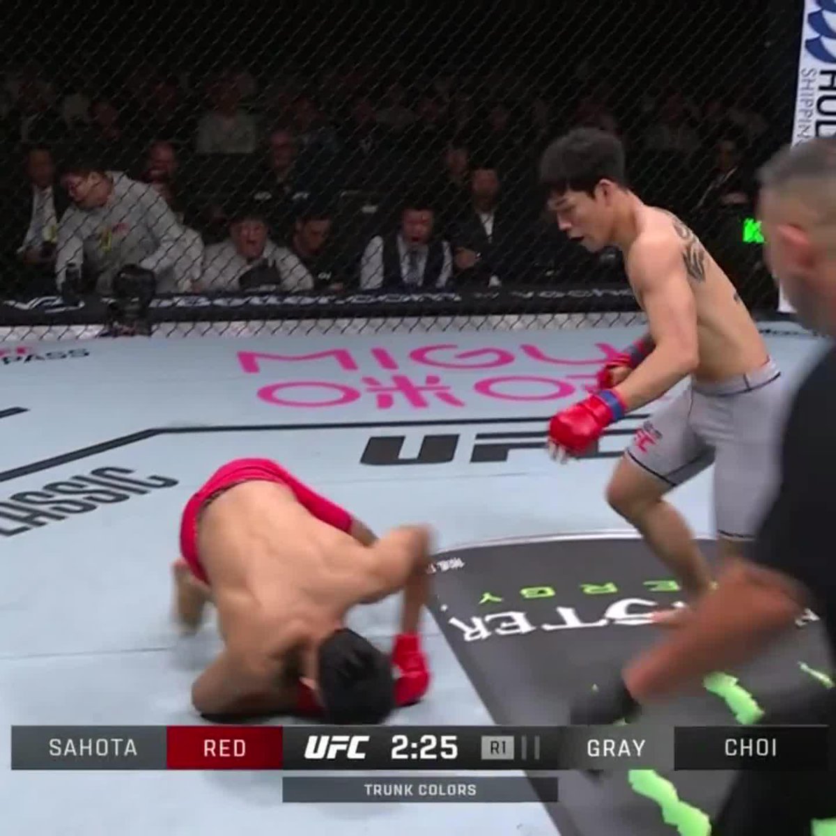 BIG right hook to earn a UFC contract 💥 #UFCMacau