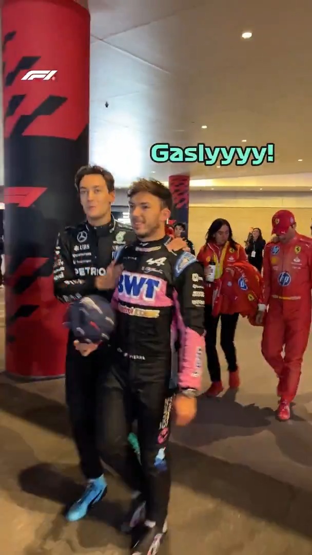 And it's Pierre Gasly who leads... but here comes George Russell! 😁 #F1 #LasVegasGP