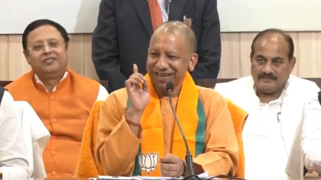 इसलिए हम कह रहे हैं... 'बंटेंगे तो कटेंगे', 'एक रहेंगे तो सेफ रहेंगे'...