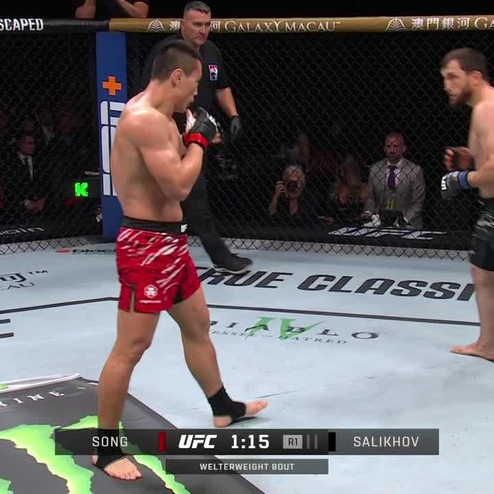 SPINNING WHEEL KICK KO 🤯 #UFCMACAU
