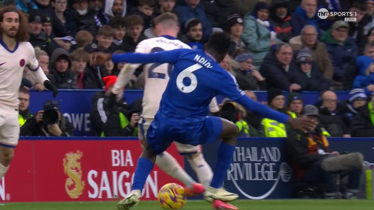 "He lost his rag, he should be sent off." Joe Cole believes Wilfred Ndidi is lucky to be on the pitch after his challenge on Cole Palmer 👀 📺 TNT Sports & discovery+ UK