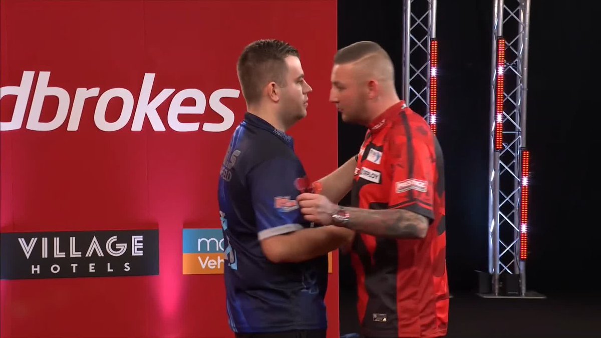 WHAT A WAY TO WIN IT! Niels Zonneveld produces another brilliant ton-plus checkout to complete a 6-3 success over Nathan Aspinall! The Dutchman is through to the last 16 for a second straight year! 📺 #PCF2024 | R2
