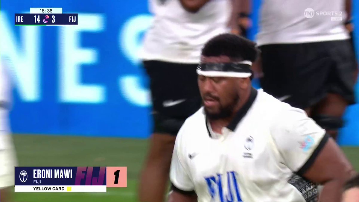 🇫🇯 Fiji go down to 14 men as Eroni Mawi sees yellow for a contingent of team penalties! #AutumnNationsSeries | #IREvFIJ