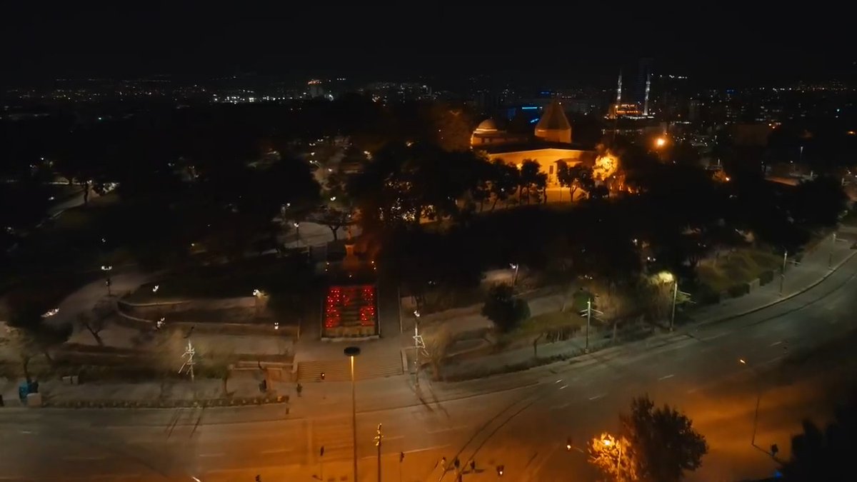 Bazı şehirlere yazılan şiirler eksik kalır, şehir şiir gibi olunca sevgi sözcükleri de karşılayamaz duyguları. Konya ❤️