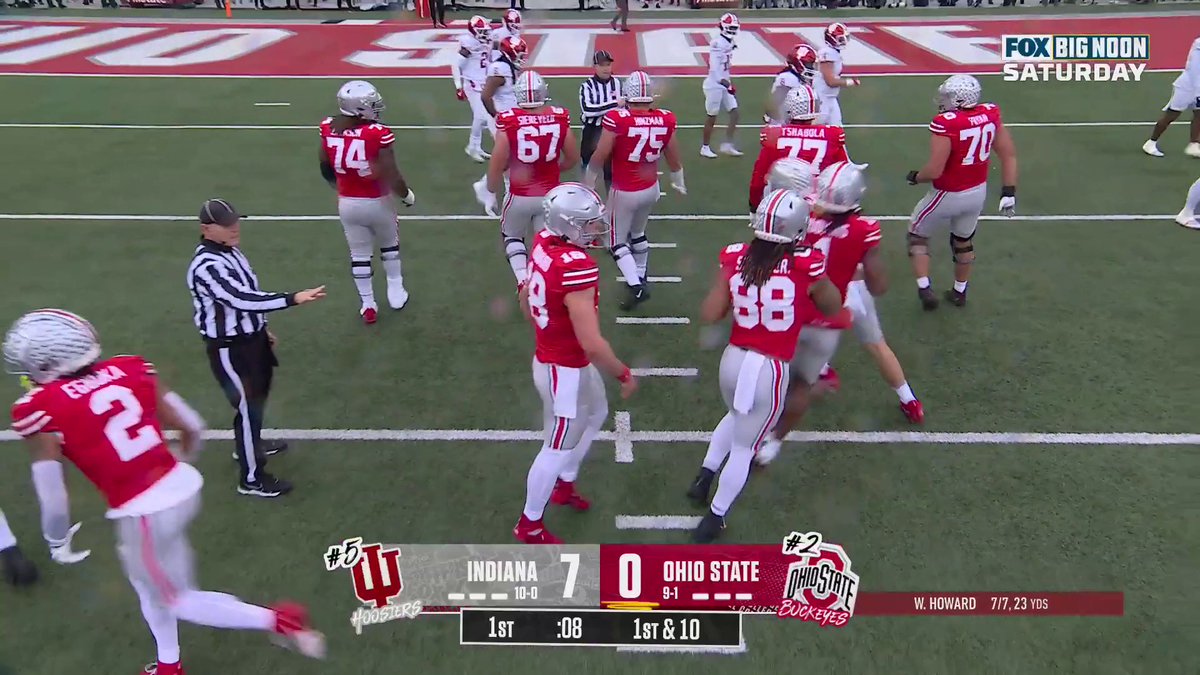 OHIO STATE GETS STOPPED ON 4TH DOWN 😳 (via FOX College Football)