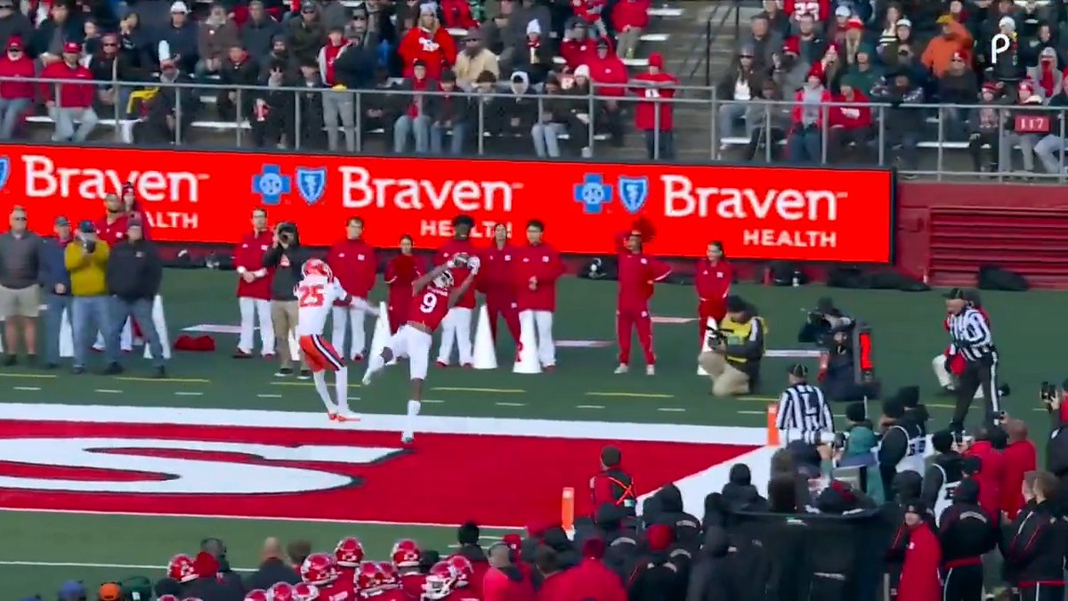 Ian with a STRONG TD catch 😉 Rutgers Football 🪓 extends its lead late in the first half 💥 #B1GFootball on Peacock 💻