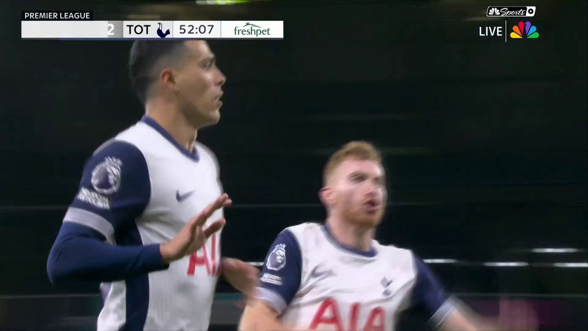 "THEY ARE FLYING AWAY FROM THE CHAMPIONS!" 🗣️ Pedro Porro scores A THIRD for Spurs in Manchester!