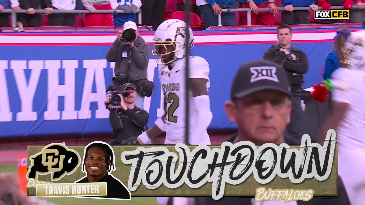 TRAVIS HUNTER TAKES IT TO THE HOUSE 💨 (via FOX College Football)