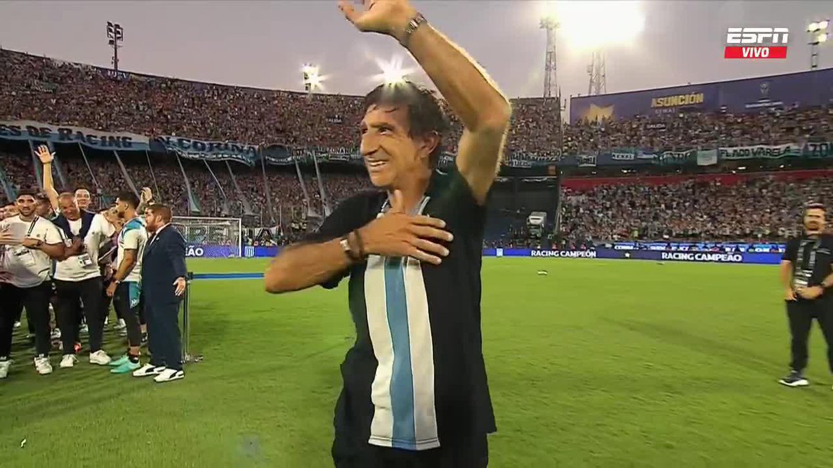 ▶️LINDA COINCIDENCIA | ​​​​​​​​​​​​​​🥹​ En 1988, Gustavo Costas conquistó la Supercopa Sudamericana ante Cruzeiro como jugador de Racing.🏆 36 años después, Costas salió campeón de la Copa Sudamericana como DT de la Academia, ante Cruzeiro.👏