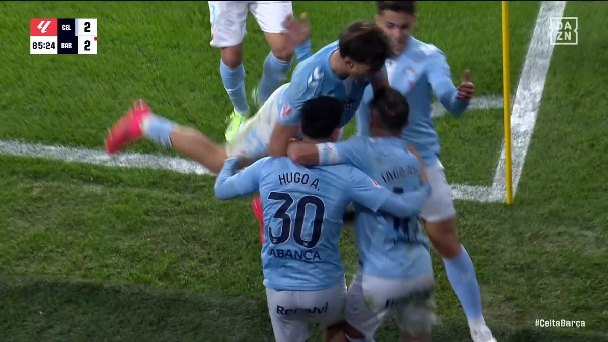Sigo flipando con la acción defensiva de Frenkie de Jong… ¿A quién defiende? Paso.