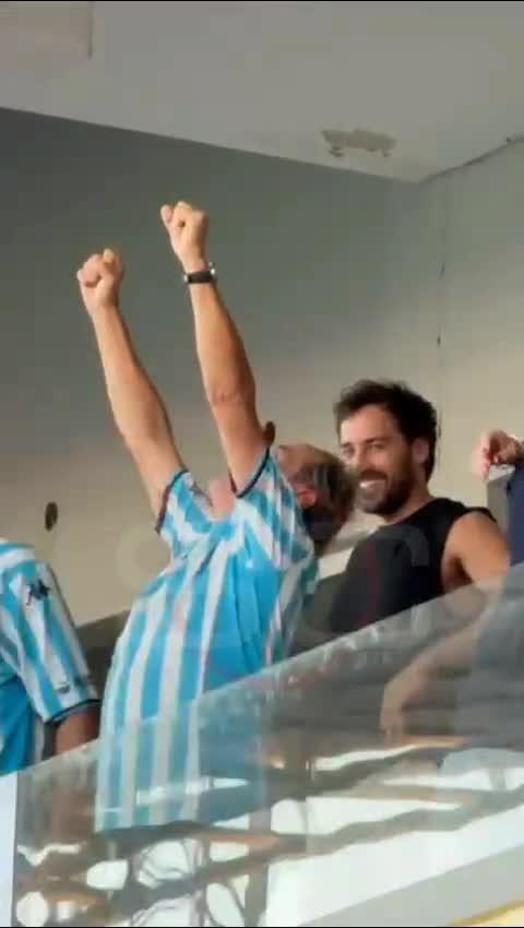 ¡FESTEJE, GUILLE! Francella muy efusivo por la consagración de Racing en la CONMEBOL #Sudamericana.