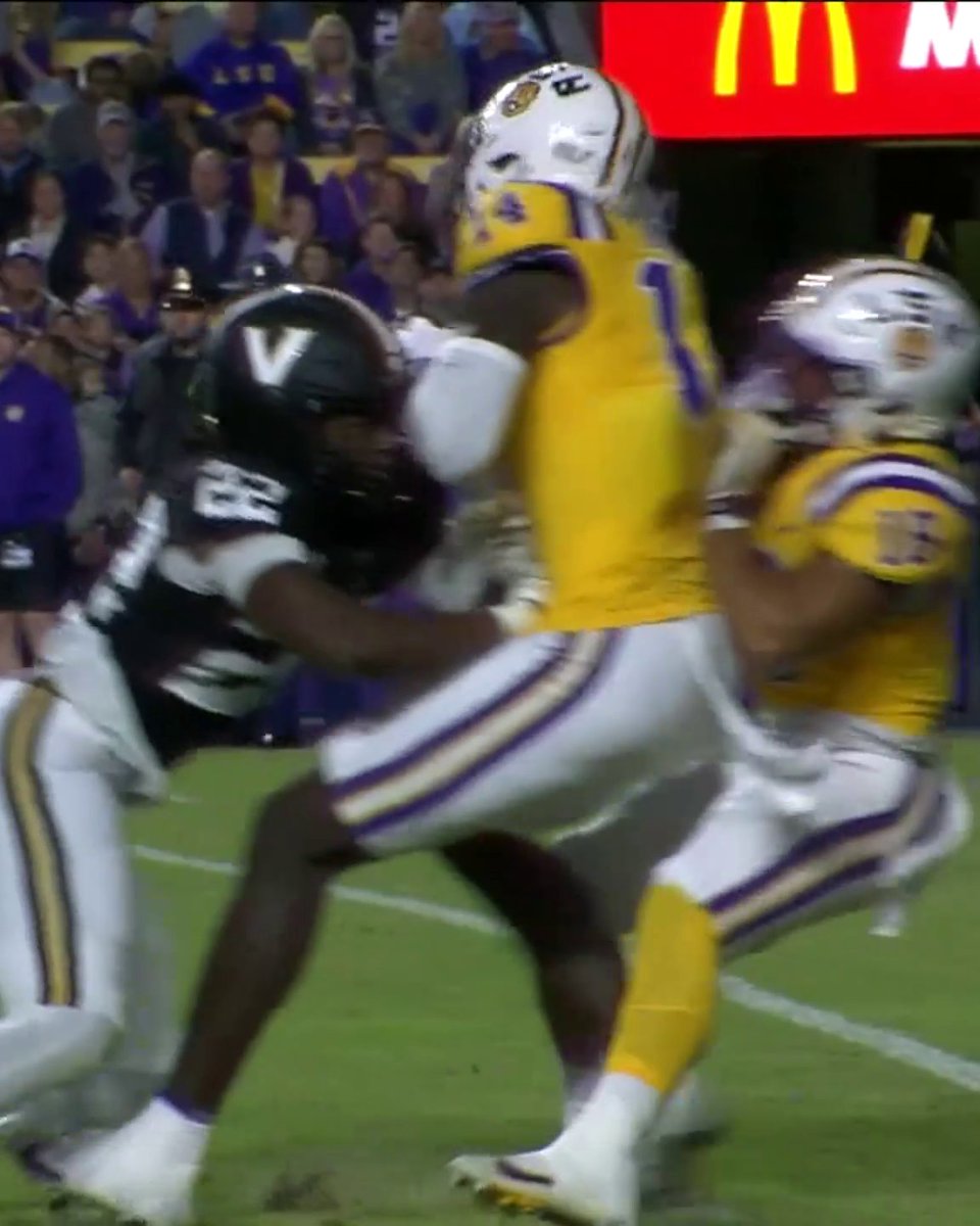He tackled him with his own blocker 😳😤 Vanderbilt Football