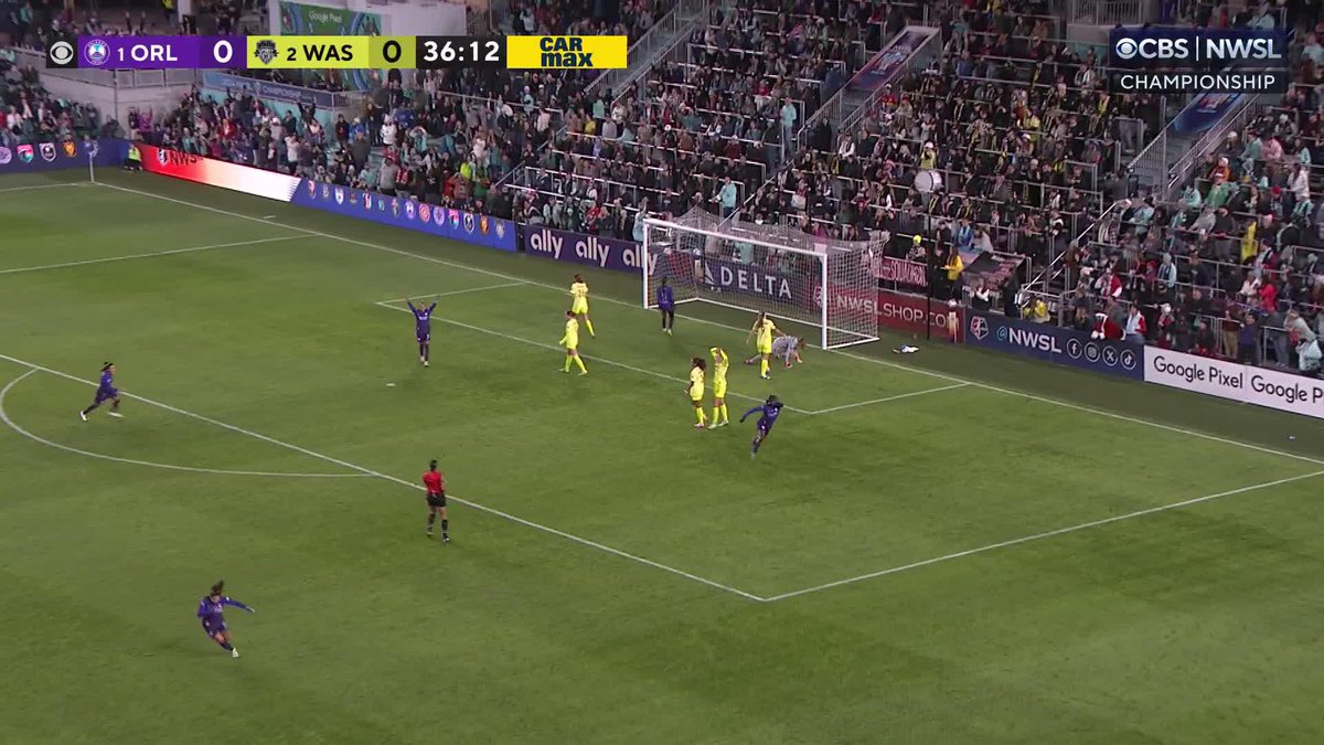 PURE BANDA-MONIUM!!! Barbra Banda scores the opening goal in the #NWSLChampionship