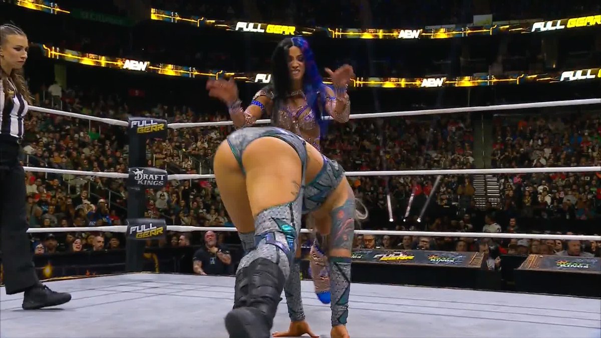 Mercedes and Statlander putting on a show. #AEWFullGear