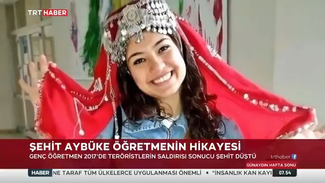 Şenay Aybüke Yalçın, 2017'de PKK'lı teröristlerin saldırısı sonucu şehit düştü... Henüz 22 yaşında olan Aybüke öğretmen, mesleğinde birinci yılını bile doldurmamıştı. Hayatının baharında şehit düşen öğretmeni Türkiye hiç unutmadı...