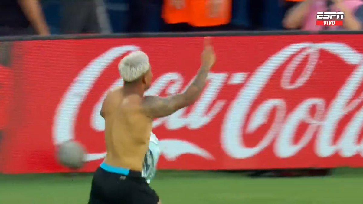El trotecito PAJERO que metió. Lo teníamos de frente, yo pensé por un momento que el triplehijueputa se la iba a llevar al córner. Por suerte nos dio uno de los goles más gritados de la historia de Racing