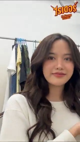 เมื่อนักแสดงขอให้ตัดออก เราก็เลยตัดออก (อากาศ) 🤭 ตามไปดูความน่ารักของ “ฟรีน สโรชา” เบื้องหลังวันถ่ายโปสเตอร์ #ไรเดอร์ แล้วเตรียมหลอน 10 ธันวาคมนี้ ที่โรงภาพยนตร์🛵💨 #RiderMovie #srchafreen