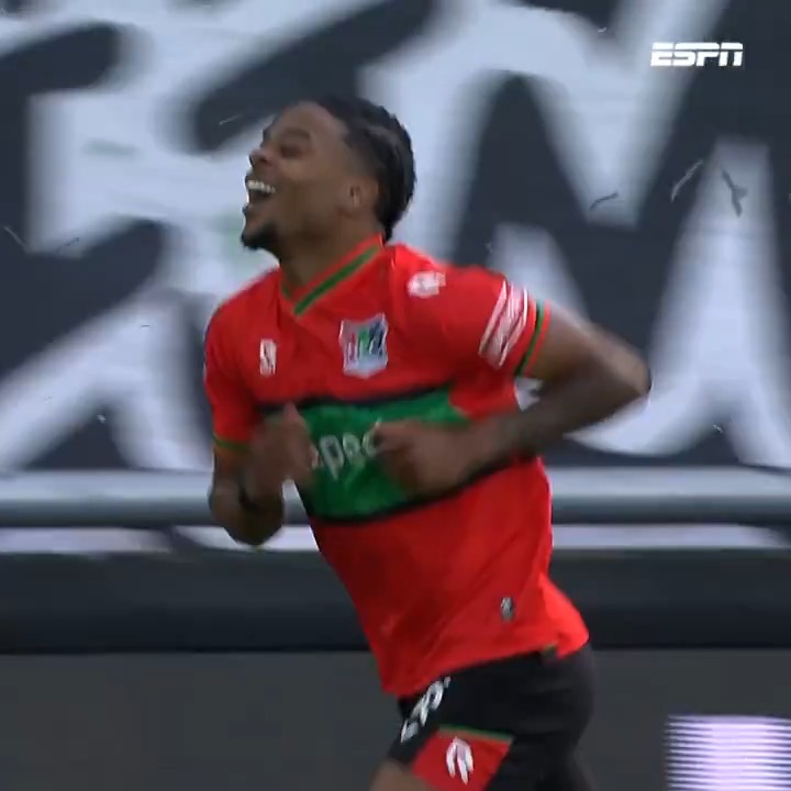 Sontje Hansen met een solo vanaf eigen helft!🤯 #necutr
