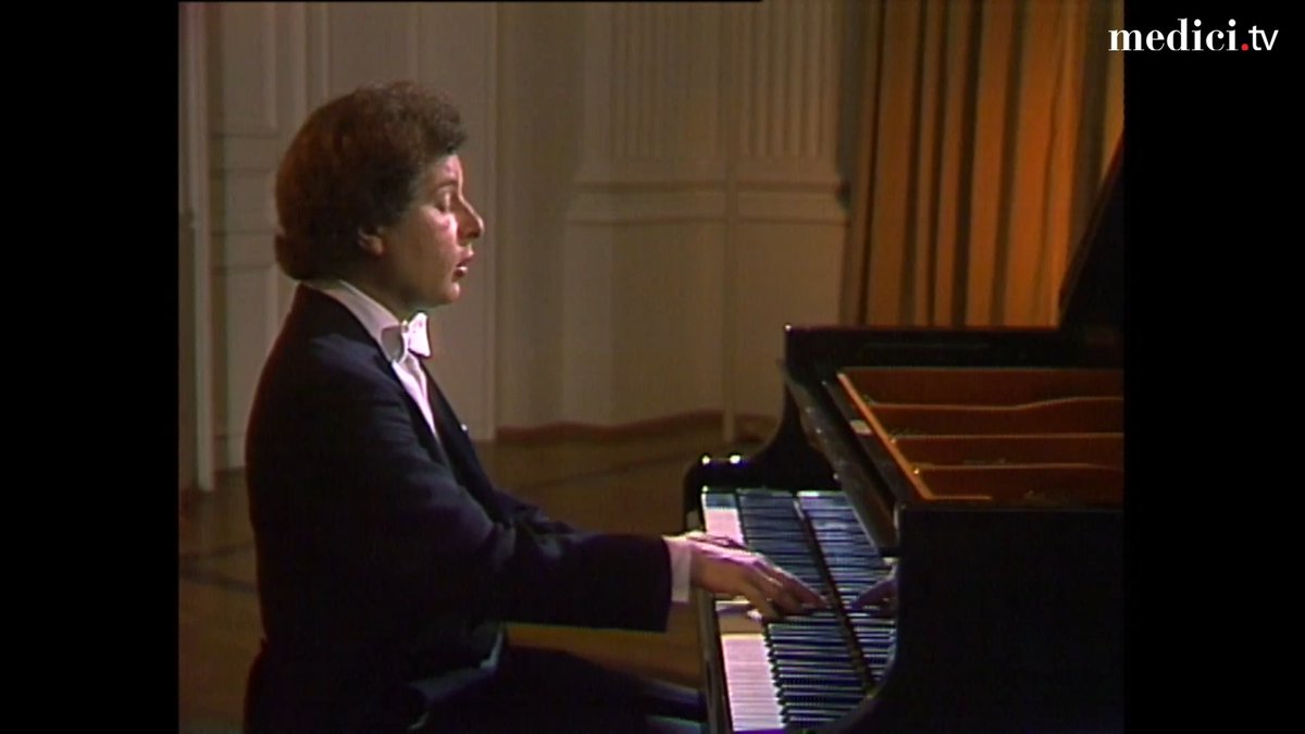 🎹✨ In this moving recital from 1989 pianist András Schiff plays Schubert's Four Impromptus. Let yourself be transported by the skilfully blended exaltation and melancholy of the half-sonata, half-ballad first impromptu! 🎹✨