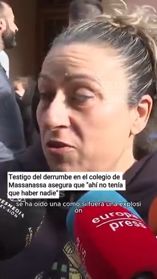 Una testigo del derrumbe en el colegio de Massanassa (Valencia) que ha dejado a un operario fallecido: "El colegio está para derrumbar. Lo que no sé es por qué no estaba precintado y quién les ha dicho que entraran"